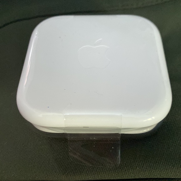 Apple Wired in Ear EarPods with Mic. - Picture 6 of 10